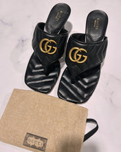 Load image into Gallery viewer, Gucci Marmont Black Thong Sandals