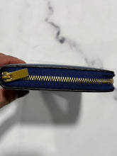 Load image into Gallery viewer, Celine Blue Pebbled Leather Zip Around Wallet