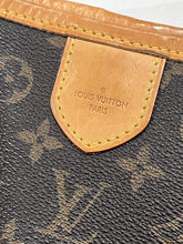 Load image into Gallery viewer, Louis Vuitton Delightful MM Shoulder Bag
