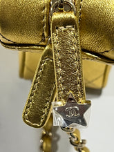 Load image into Gallery viewer, Chanel Runway Star Metallic Gold Crossbody Bag