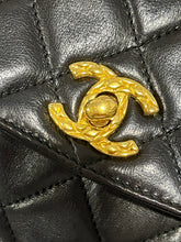 Load image into Gallery viewer, Chanel 1991-94 Lambskin Vintage Camera Crossbody Bag