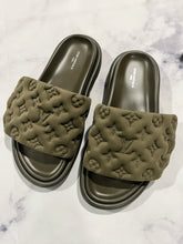 Load image into Gallery viewer, Louis Vuitton Green Cloud Slides Sandals