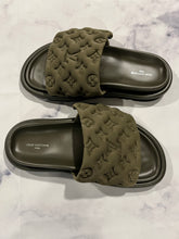 Load image into Gallery viewer, Louis Vuitton Green Cloud Slides Sandals