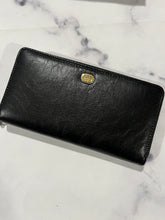 Load image into Gallery viewer, Gucci Black Leather Zip Around Wallet