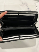Load image into Gallery viewer, Gucci Black Leather Zip Around Wallet