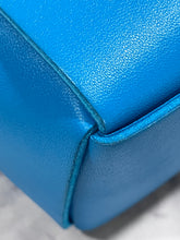Load image into Gallery viewer, Bottega Veneta Small Leather Pool Arco Tote with Pouch