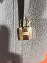 Load image into Gallery viewer, Hermes Picotin Lock 18 Clemence Handbag Trench