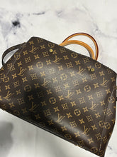 Load image into Gallery viewer, Louis Vuitton Monogram Canvas Montaigne GM Handbag