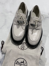 Load image into Gallery viewer, Hermes Derby Kelly Loafers