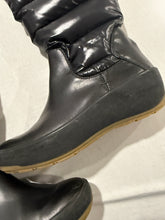 Load image into Gallery viewer, Moncler Quilted Down Puffer Snow Boots