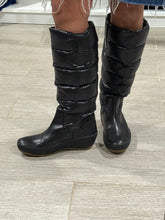 Load image into Gallery viewer, Moncler Quilted Down Puffer Snow Boots