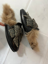Load image into Gallery viewer, Gucci Bow Lambskin Princetown Flats