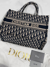Load image into Gallery viewer, Dior Navy Oblique Medium Book Tote