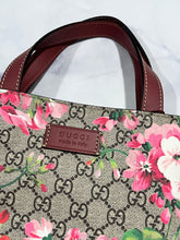 Load image into Gallery viewer, Gucci Monogram Blooms Rectangle Tote Bag