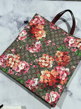 Load image into Gallery viewer, Gucci Monogram Blooms Rectangle Tote Bag