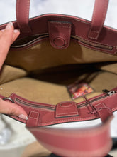 Load image into Gallery viewer, Gucci Monogram Blooms Rectangle Tote Bag