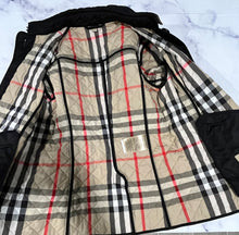 Load image into Gallery viewer, Burberry Black Quilted Short Jacket
