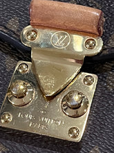 Load image into Gallery viewer, Louis Vuitton Monogram Pouchette Metis