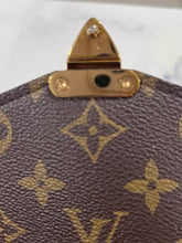 Load image into Gallery viewer, Louis Vuitton Monogram Pouchette Metis