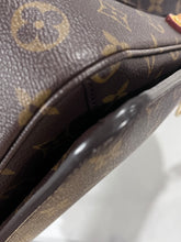 Load image into Gallery viewer, Louis Vuitton Monogram Pouchette Metis