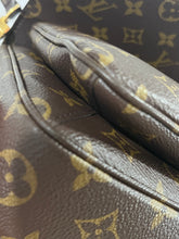 Load image into Gallery viewer, Louis Vuitton Monogram Pouchette Metis