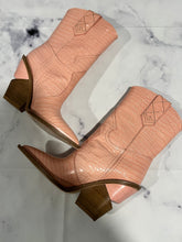 Load image into Gallery viewer, Fendi Pink Leather Cowboy Boots
