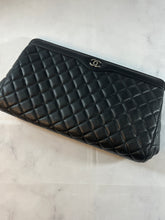 Load image into Gallery viewer, Chanel Black Caviar Classic Clutch