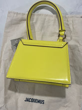 Load image into Gallery viewer, Jacquemus Mini Le Chiquito Moyen Crossbody Bag