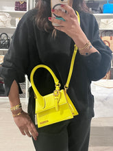 Load image into Gallery viewer, Jacquemus Mini Le Chiquito Moyen Crossbody Bag