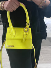 Load image into Gallery viewer, Jacquemus Mini Le Chiquito Moyen Crossbody Bag