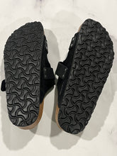Load image into Gallery viewer, Birkenstock Uji Black Slide Sandalsv