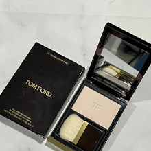 Load image into Gallery viewer, Tom Ford Illuminating Powder 02 Translucent Pink