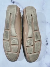 Load image into Gallery viewer, Salvatore Ferragamo Blush Patent Leather Loafers
