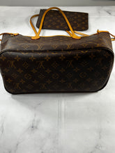 Load image into Gallery viewer, Louis Vuitton Monogram Neverfull Tote