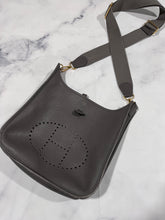 Load image into Gallery viewer, Hermes Evelyne 29 Etoupe Clemence Hobo Bag