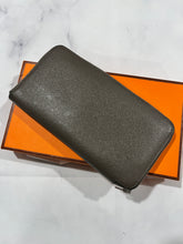 Load image into Gallery viewer, Hermes Silk'In Etoupe Leather Long Wallet