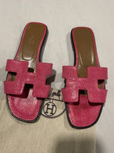 Load image into Gallery viewer, Hermes Lizard Pink Oran Slide Sandals