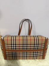 Load image into Gallery viewer, Burberry London Check Shopping Tote
