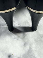 Load image into Gallery viewer, Chanel 17B Black Grosgrain Pointy Captoe Pumps