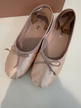 Load image into Gallery viewer, MIU MIU Orchid Pink Satin Ballet Flats