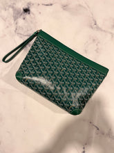 Load image into Gallery viewer, Goyard Green Goyardine Wristlet Conti