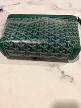 Load image into Gallery viewer, Goyard Green Goyardine Wristlet Conti
