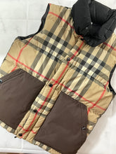 Load image into Gallery viewer, Burberry Kenwick Mens Plaid Vest Size M