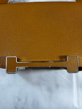 Load image into Gallery viewer, Hermes Geta Caramel Chevre Palladium Hardware