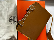 Load image into Gallery viewer, Hermes Geta Caramel Chevre Palladium Hardware