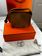Load image into Gallery viewer, Hermes Geta Caramel Chevre Palladium Hardware