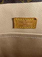 Load image into Gallery viewer, Louis Vuitton Monogram Tote Handbag