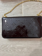 Load image into Gallery viewer, Louis Vuitton Felicie Bordeaux Amarante Vernis Pouchette Crossbody