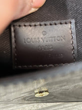 Load image into Gallery viewer, Louis Vuitton Felicie Bordeaux Amarante Vernis Pouchette Crossbody
