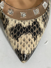 Load image into Gallery viewer, Valentino Beige Snakeskin Leather & PVC Point Toe Pumps